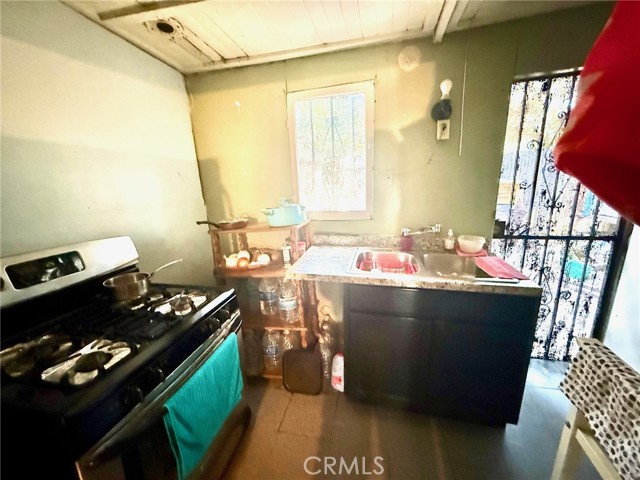 Detail Gallery Image 13 of 20 For 860 W 54th, Los Angeles,  CA 90037 - – Beds | – Baths