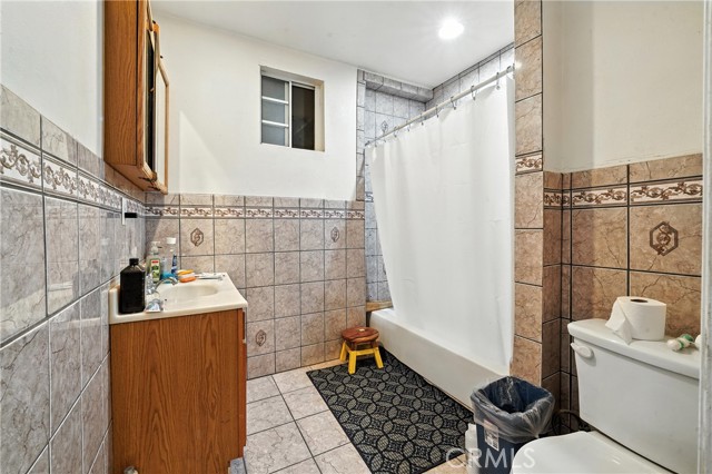 6178 Roy st, Los Angeles CA: https://media.crmls.org/medias/1ffab538-7271-4f8a-9d95-14c56a15ae19.jpg