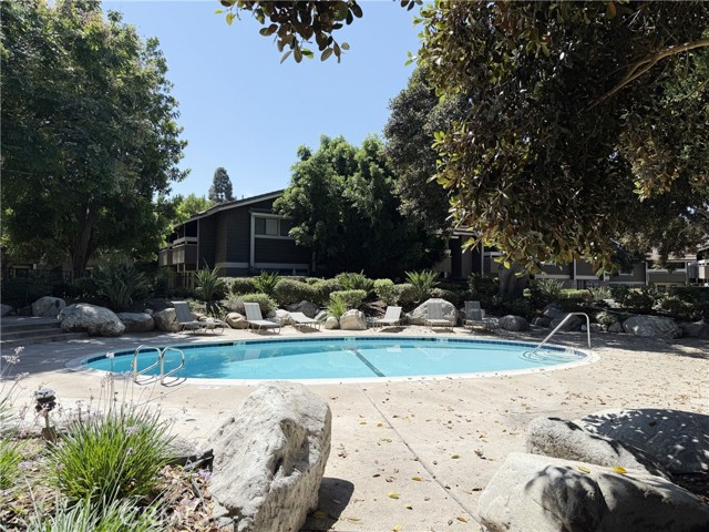 Detail Gallery Image 18 of 23 For 231 Springview, Irvine,  CA 92620 - 2 Beds | 1 Baths