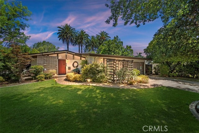 901 E Walnut Avenue, Glendora CA: https://media.crmls.org/medias/1ffb7c87-ee62-4e25-b4e1-af50448cac3c.jpg