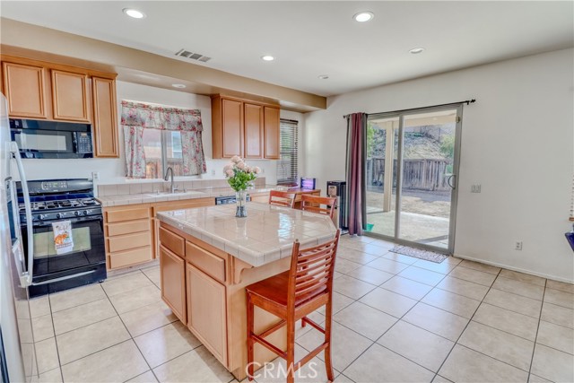 26219 Charismatic Court, Moreno Valley CA: https://media.crmls.org/medias/1ffca3f8-3627-4eeb-8720-ce704ccd8392.jpg