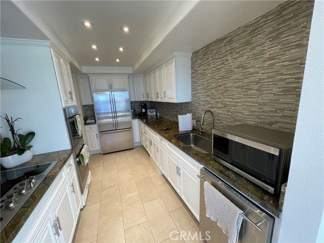 3200 La Rotonda Drive, Rancho Palos Verdes CA: https://media.crmls.org/medias/1ffce7ff-ec0c-4bf4-bc72-9151a0c6fbb8.jpg