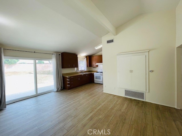 Detail Gallery Image 15 of 27 For 9722 Geyser Ave, Northridge,  CA 91324 - 3 Beds | 2 Baths