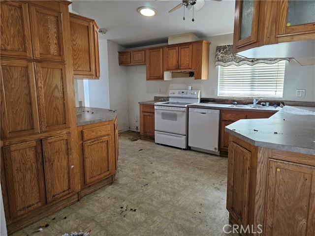 Detail Gallery Image 11 of 29 For 16023 18th Ave, Clearlake,  CA 95422 - 2 Beds | 2 Baths