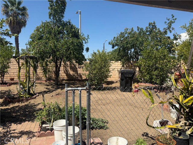 Detail Gallery Image 27 of 28 For 416 S Tamarisk Ave, Rialto,  CA 92376 - 4 Beds | 2 Baths