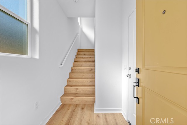 9423 1/2 N. Sepulveda Blvd., North Hills CA: https://media.crmls.org/medias/1ffd7139-411e-4cc6-b7c2-f7521e8b9ef4.jpg