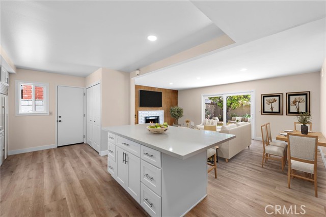 5852 Raphael Drive, Huntington Beach CA: https://media.crmls.org/medias/1ffddeb1-b13e-4026-af3b-046a20d64242.jpg