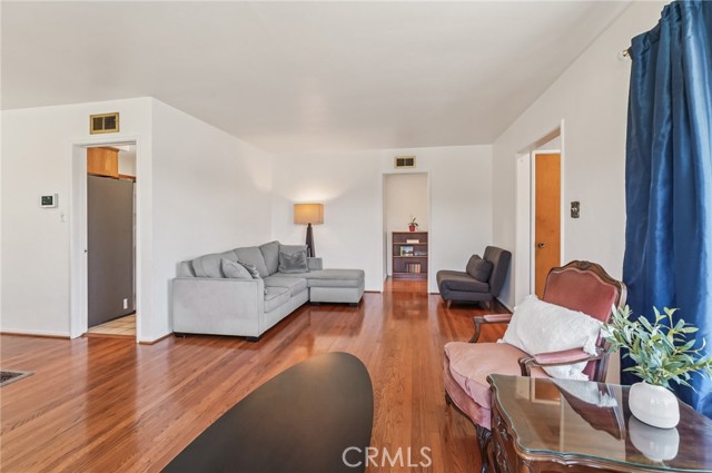 Detail Gallery Image 7 of 50 For 5801 Repetto Ave, East Los Angeles,  CA 90022 - 3 Beds | 1/1 Baths