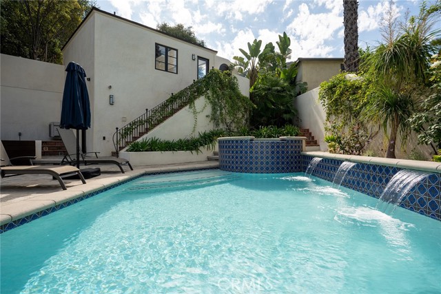 3202 E Chevy Chase, Glendale CA: https://media.crmls.org/medias/1ffe7581-05f7-4307-8648-3380779136a3.jpg