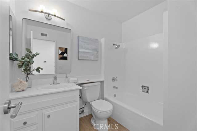 3215 Stonewood Court, Fullerton CA: https://media.crmls.org/medias/1ffe7644-0336-48c2-b6e6-8856687c4484.jpg