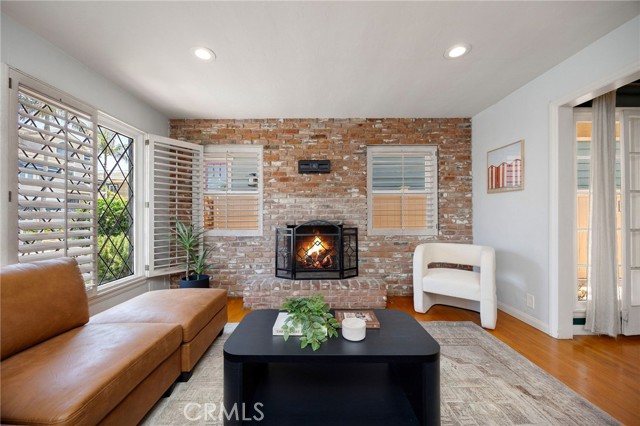 125 Siena Drive, Long Beach CA: https://media.crmls.org/medias/1ffeb191-21f8-4a3b-9350-e649c2b14d26.jpg