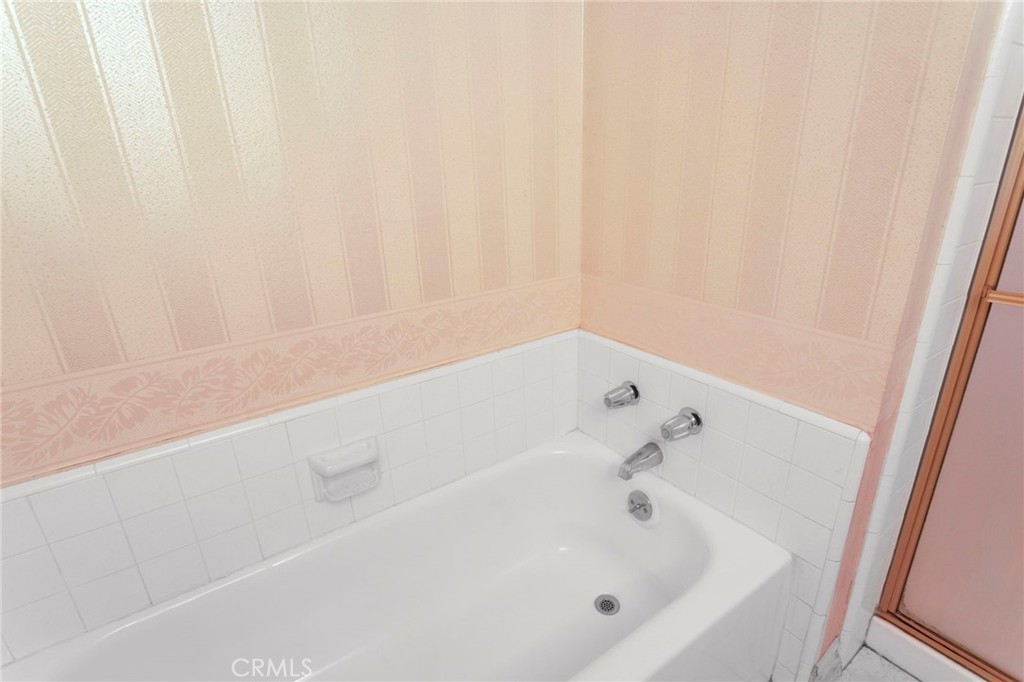 https://media.crmls.org/medias/2000d305-f425-46fe-bac7-3713fe06153f.jpg?preset=X-Large