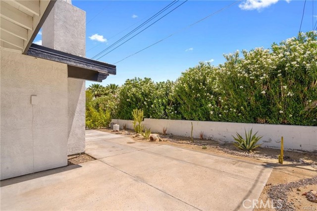 77445 Calle Potrero, La Quinta CA: https://media.crmls.org/medias/20012178-937f-4b56-9db7-6549b080350d.jpg