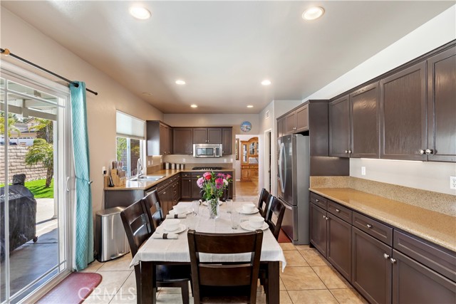 16462 Sun Summit Drive, Riverside CA: https://media.crmls.org/medias/2001966b-c732-480d-8398-31204d8026e5.jpg