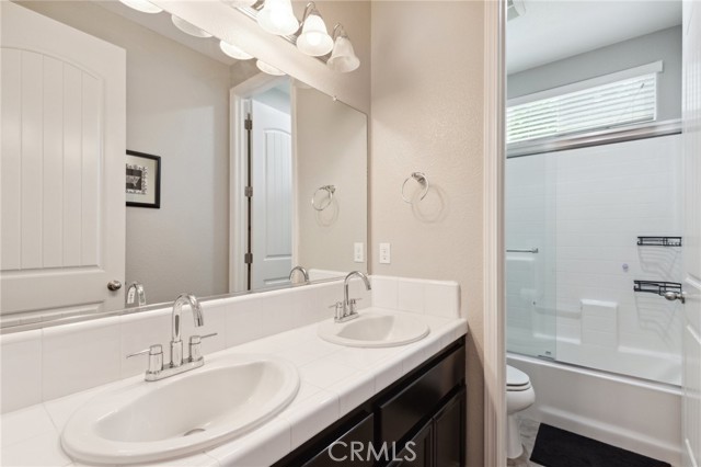 1697 Whiteash Avenue, Clovis CA: https://media.crmls.org/medias/2001f6a2-d308-4fbd-91c9-4d2886c8c07c.jpg