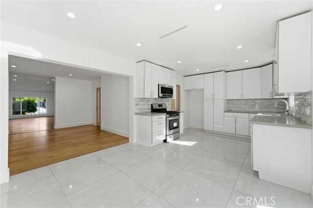 Detail Gallery Image 16 of 57 For 6015 Laurelgrove, North Hollywood,  CA 91606 - 5 Beds | 5 Baths