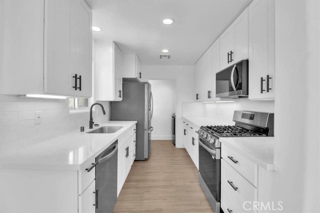 390 S Sepulveda Boulevard, Brentwood CA: https://media.crmls.org/medias/2003c7d1-6f97-4a40-8480-1a6e52c3e70d.jpg
