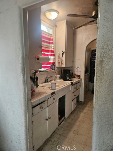 Detail Gallery Image 3 of 13 For 123 Douglas St, Bakersfield,  CA 93308 - 3 Beds | 1 Baths