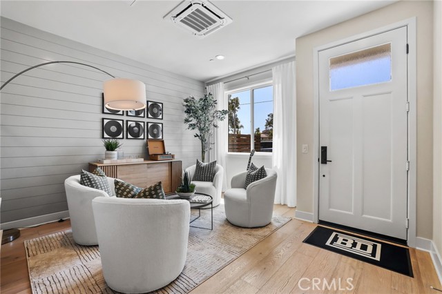 19071 Main Street, Huntington Beach CA: https://media.crmls.org/medias/20048541-b39c-48e0-ab1a-cd12431414f8.jpg