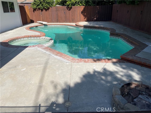 Detail Gallery Image 14 of 15 For 23832 Calvert St, Woodland Hills,  CA 91367 - 4 Beds | 2 Baths