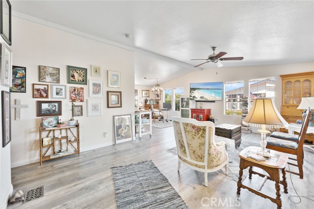 22221 Bloomfield, 30 photo 9