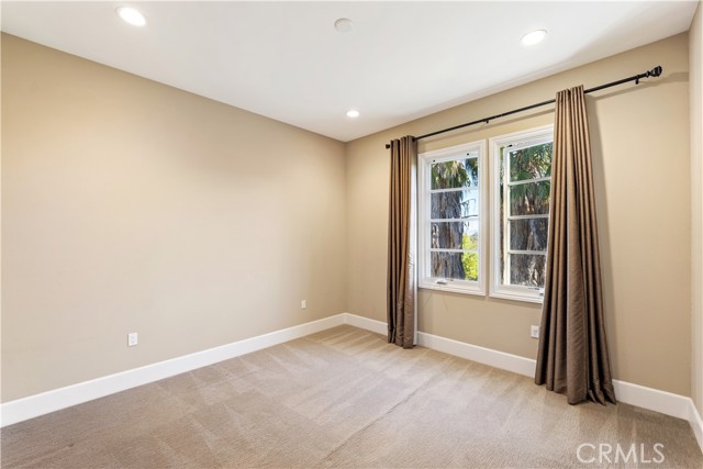 Detail Gallery Image 19 of 29 For 23500 Park Sorrento #C41,  Calabasas,  CA 91302 - 3 Beds | 3/1 Baths