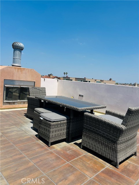 Detail Gallery Image 12 of 19 For 16754 Pacific Coast Hwy #B,  Sunset Beach,  CA 90742 - 3 Beds | 3 Baths