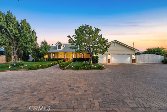 Detail Gallery Image 13 of 75 For 2608 Desert Rose Dr, Lancaster,  CA 93536 - 4 Beds | 4 Baths