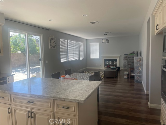 Detail Gallery Image 2 of 13 For 14275 English Setter, Corona,  CA 92880 - 5 Beds | 3 Baths