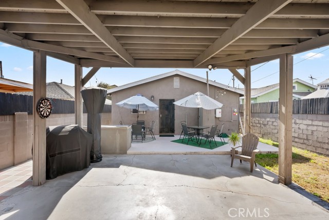1417 W Gage Avenue, Los Angeles CA: https://media.crmls.org/medias/2006de15-5a6f-4f30-8fb1-b5beaeeba718.jpg