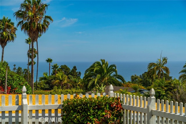 30802 Marilyn Drive, Laguna Beach CA: https://media.crmls.org/medias/20073656-d958-4191-b812-da4afa643c88.jpg