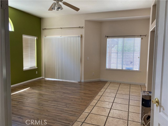 Detail Gallery Image 15 of 22 For 3301 Watford Way, Palmdale,  CA 93551 - 3 Beds | 2 Baths