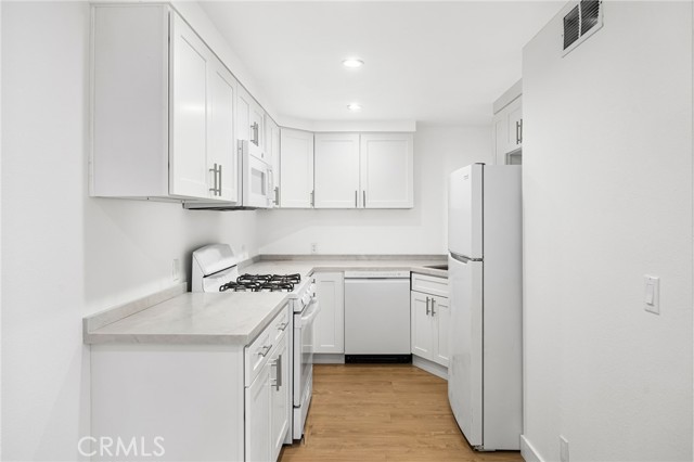 Detail Gallery Image 10 of 15 For 1119 Linden Ave a,  Glendale,  CA 91201 - 2 Beds | 1 Baths