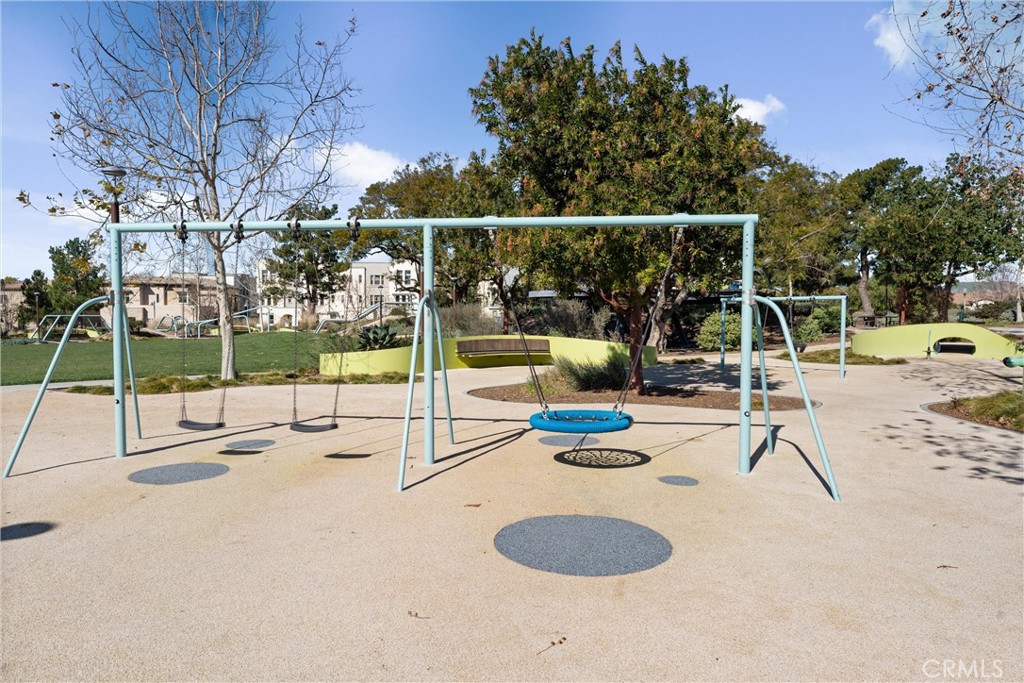 https://media.crmls.org/medias/200904d9-5097-4125-adfd-9343cf3417e0.jpg?preset=X-Large