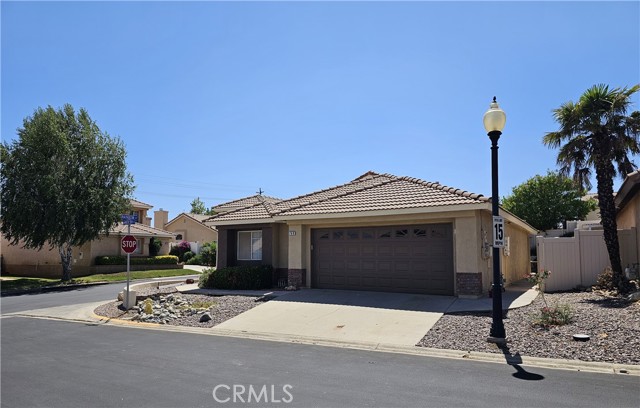 769 Amber Sky Street, Banning CA: https://media.crmls.org/medias/20094276-b1c4-4f0c-a1a7-6c59c7545739.jpg