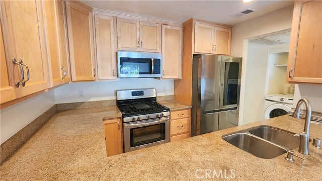 Detail Gallery Image 5 of 21 For 204 Orange Blossom, Irvine,  CA 92618 - 2 Beds | 1 Baths