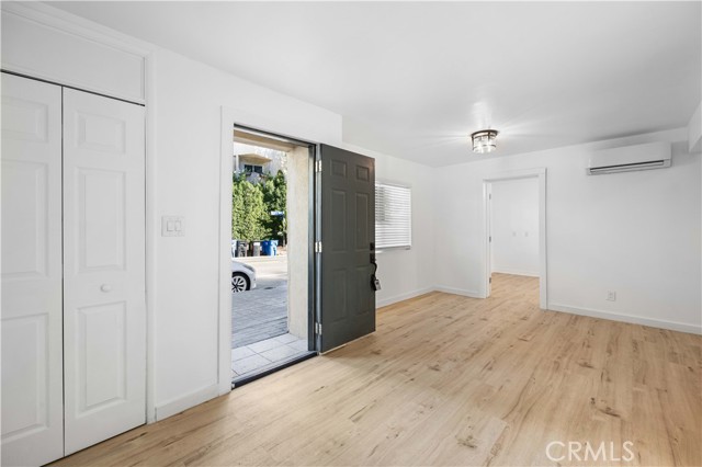 Detail Gallery Image 4 of 22 For 1303 N Beverly Glen Bld, Los Angeles,  CA 90077 - 1 Beds | 1/1 Baths