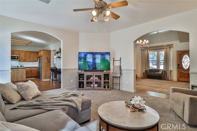 176 Pine Ridge Road, Crestline CA: https://media.crmls.org/medias/200aa921-8c54-46fa-b505-4db40d23d695.jpg