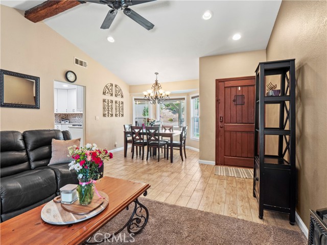 Detail Gallery Image 4 of 40 For 15242 Poppy Meadow St, Canyon Country,  CA 91387 - 3 Beds | 3 Baths