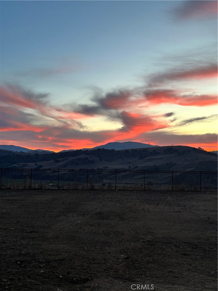 https://media.crmls.org/medias/200b412d-a647-4e01-bea9-f6de87450410.jpg?preset=X-Large