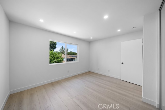 19735 Blythe Street, Winnetka CA: https://media.crmls.org/medias/200be348-78cb-4c7f-aebb-80197cbc0a34.jpg