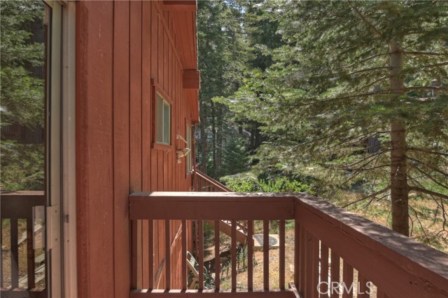 Detail Gallery Image 26 of 31 For 28393 Larchmont Ln, Lake Arrowhead,  CA 92352 - 2 Beds | 2 Baths