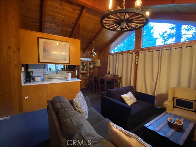 Detail Gallery Image 9 of 27 For 558 Rose Ln, Twin Peaks,  CA 92391 - 3 Beds | 2/1 Baths