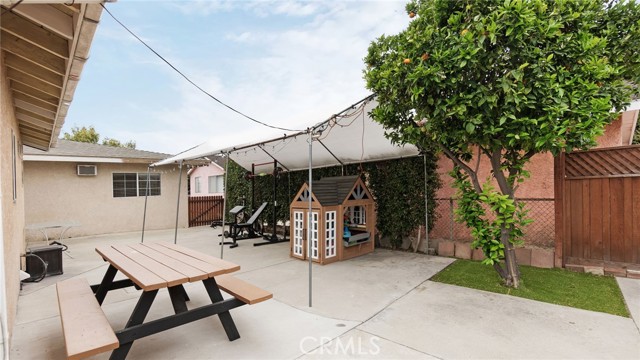 8737 Tilmont Avenue, Pico Rivera CA: https://media.crmls.org/medias/200de224-e832-4c05-b48a-bc64cee3699d.jpg