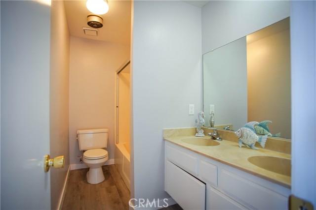 Hallway upstairs bathroom with two sinks