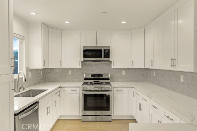 8144 Louise Avenue, Northridge CA: https://media.crmls.org/medias/200e69cb-4b7c-43ca-8f44-a74d181a783b.jpg