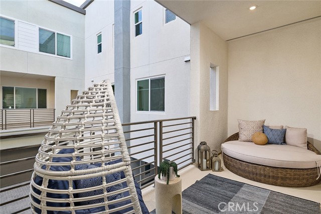 Detail Gallery Image 5 of 33 For 7251 Aura Cir, Huntington Beach,  CA 92647 - 4 Beds | 3/1 Baths