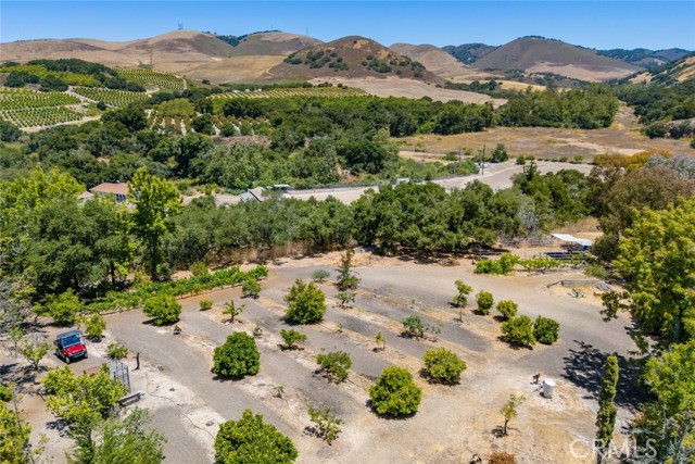 225 Broken Arrow Road, Nipomo CA: https://media.crmls.org/medias/200ec095-c1e8-4a48-8155-ffc424a03fa4.jpg