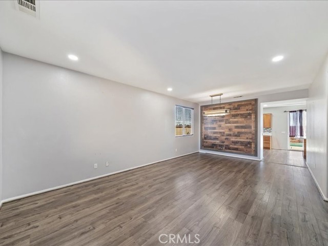 Detail Gallery Image 10 of 28 For 16764 Desert Lily, Victorville,  CA 92394 - 5 Beds | 2/1 Baths