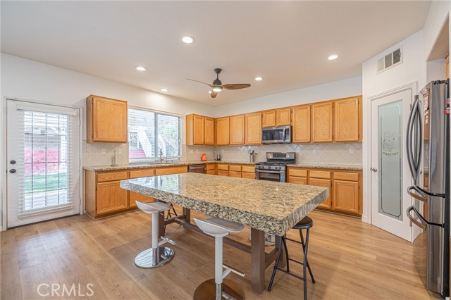 38343 Bonino Drive, Palmdale CA: https://media.crmls.org/medias/200fbd09-e5b6-4c5b-bff8-049c72049804.jpg